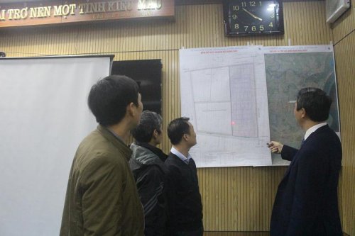 CT UBND huyện Lê Đức Giang góp ý trực tiếp với đơn vị tư vấn, chủ đầu tư về bả đồ quy hoạch cụm công nghiệp Thắng Thái.JPG