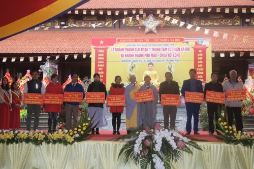 3. Các công ty, doanh nghiệp, nhà hảo tâm trao hỗ trợ.JPG