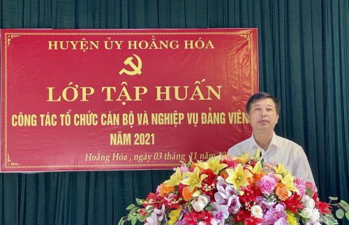 Đồng chí Lê Xuân Thu - TUV - Bí thư huyện uỷ - Chủ tịch HĐND huyện phát biểu chỉ đạo tại lớp tập huấn.jpeg