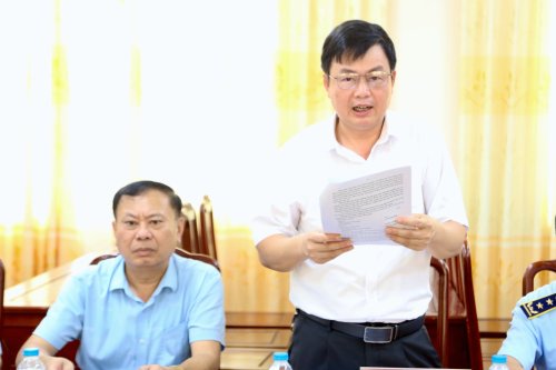 2. Đồng chí Nguyễn Tôn Mạnh, Phó Trưởng Phòng KT, HT&ĐT, Phó trưởng BCĐ 389 huyện báo cáo tại hội nghị..jpg